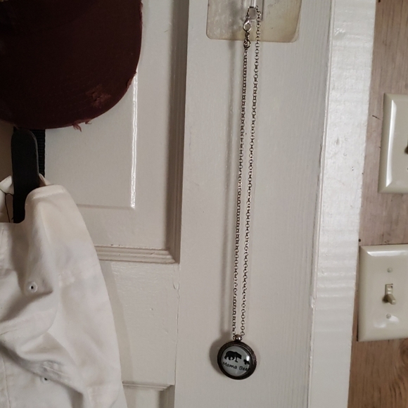 Mama Bear Pendant w/necklace - Picture 3 of 4